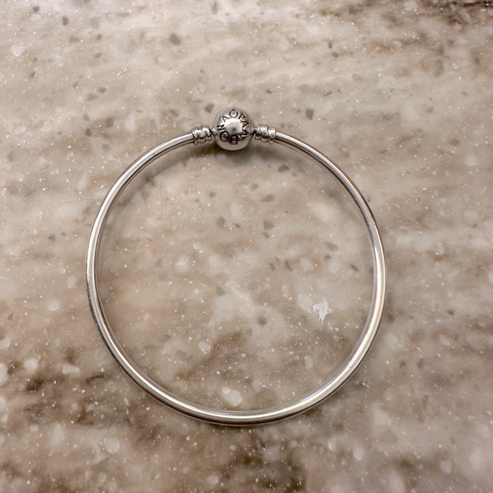 Pandora Round Clasp Bangle